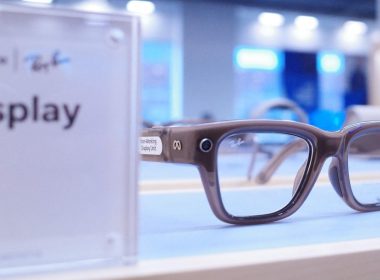 UK businesses, institutions move to ban Meta smart glasses: Reports | Daily Sabah