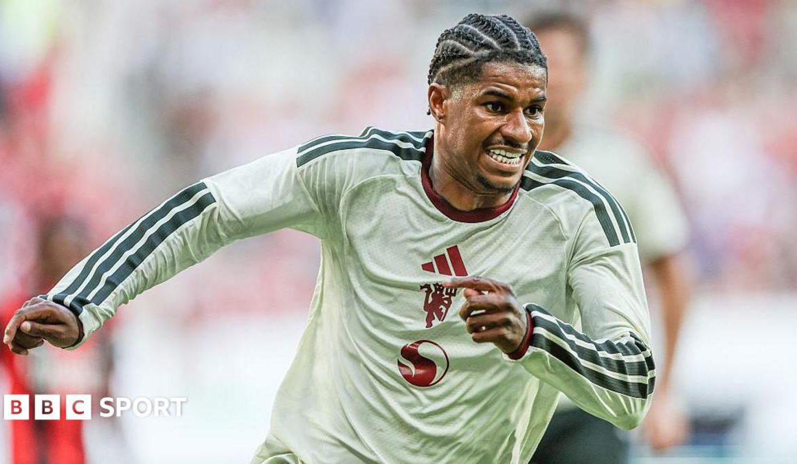 Rashford Responds After Carragher Shuts Down Neville on Podcast