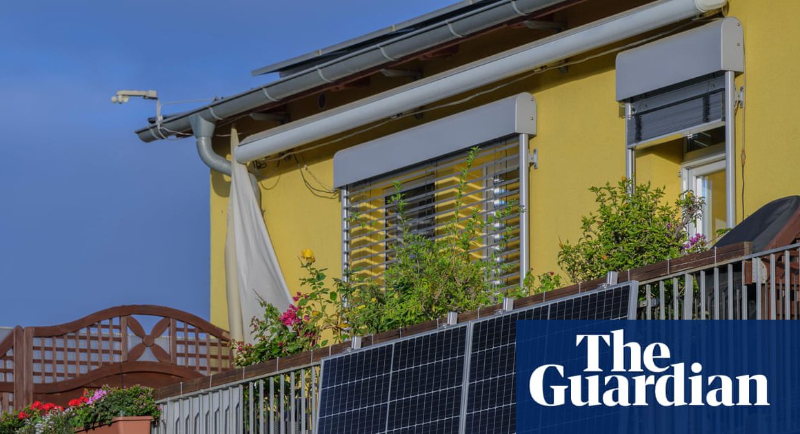 UK Shops Stock Plug-in Balcony Solar Panels for First Time