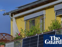 UK Shops Stock Plug-in Balcony Solar Panels for First Time