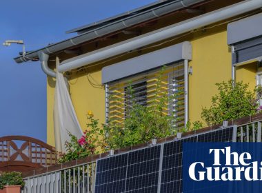 UK Shops Stock Plug-in Balcony Solar Panels for First Time