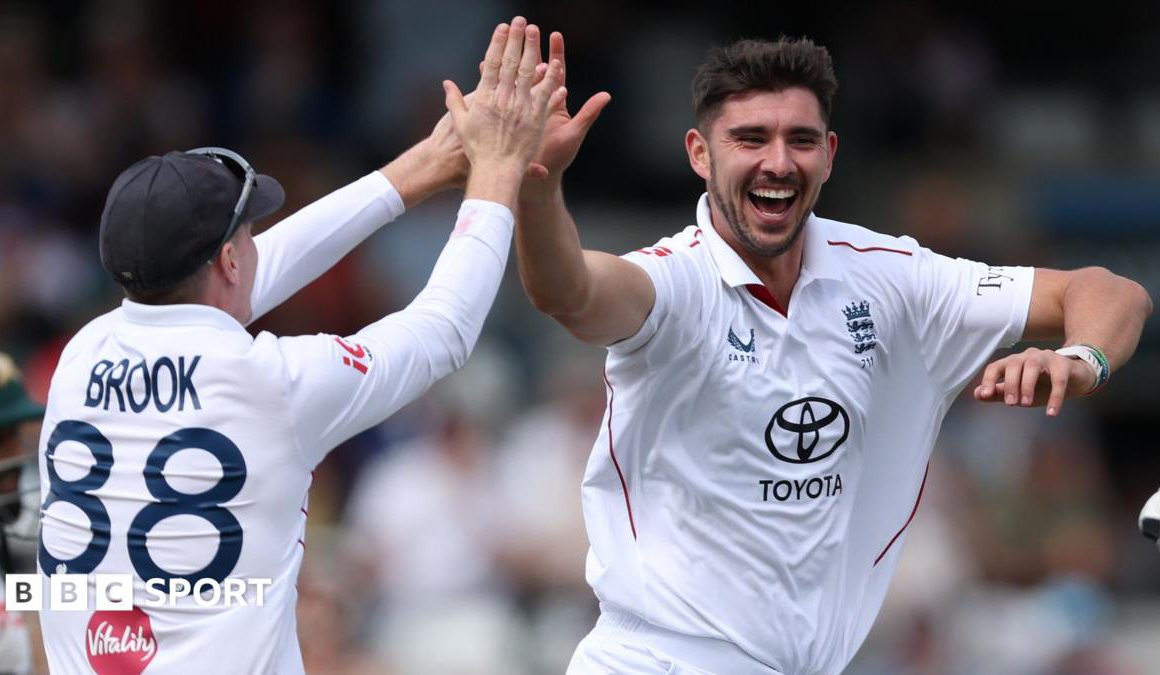 England Rout Pakistan in Root's Return as Captain