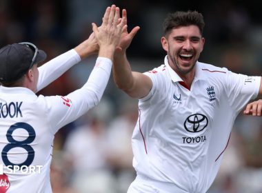 England Rout Pakistan in Root's Return as Captain