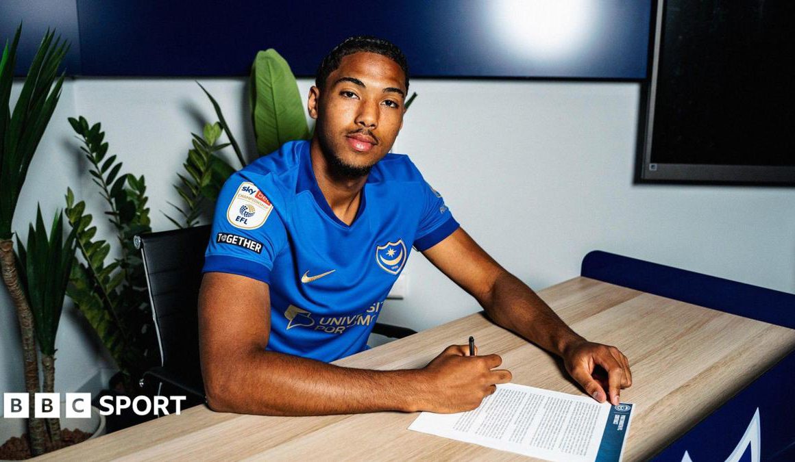 Portsmouth sign Arthur on loan from Brentford