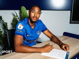 Portsmouth sign Arthur on loan from Brentford