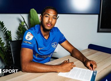 Portsmouth sign Arthur on loan from Brentford