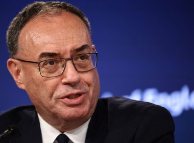 Bank Chief Says AI and Robotics Key to Faster UK Growth