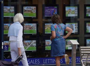 UK House Sales Dip in July but Market Shows Resilience