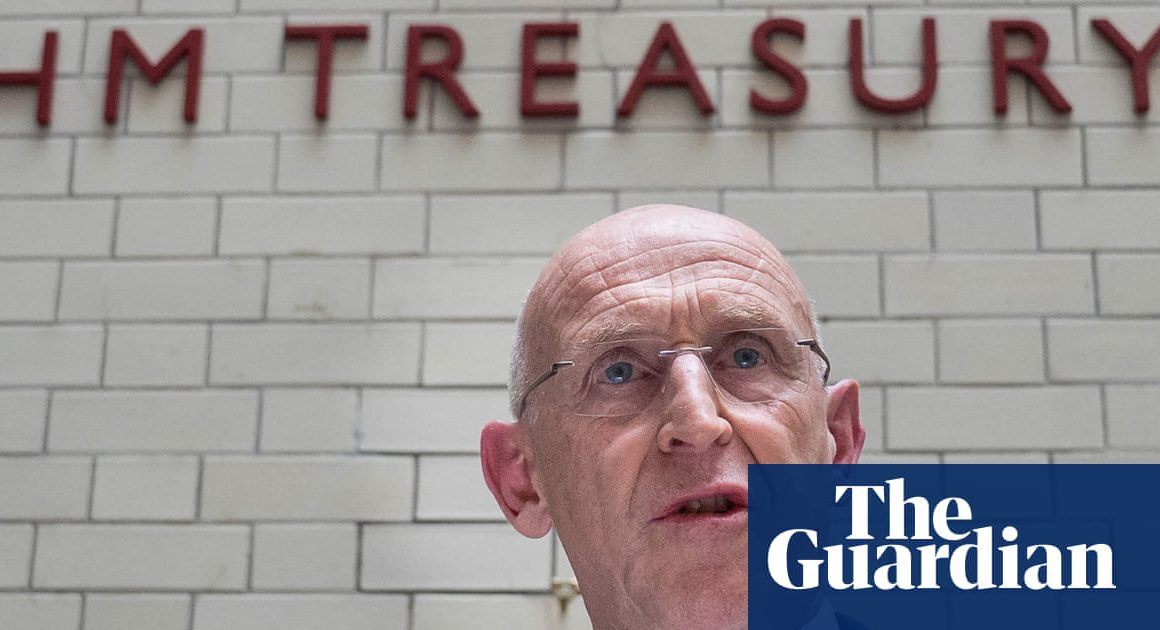 Long-Term UK Borrowing Costs Could Halve Chancellor's Headroom