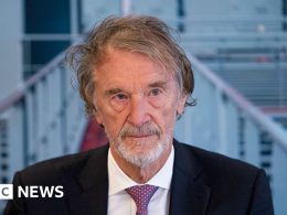 Billionaire Man United Owner Loses Confidence in UK