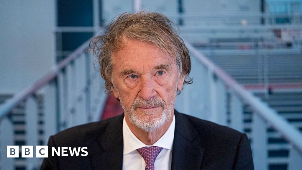 Billionaire Man United Owner Loses Confidence in UK