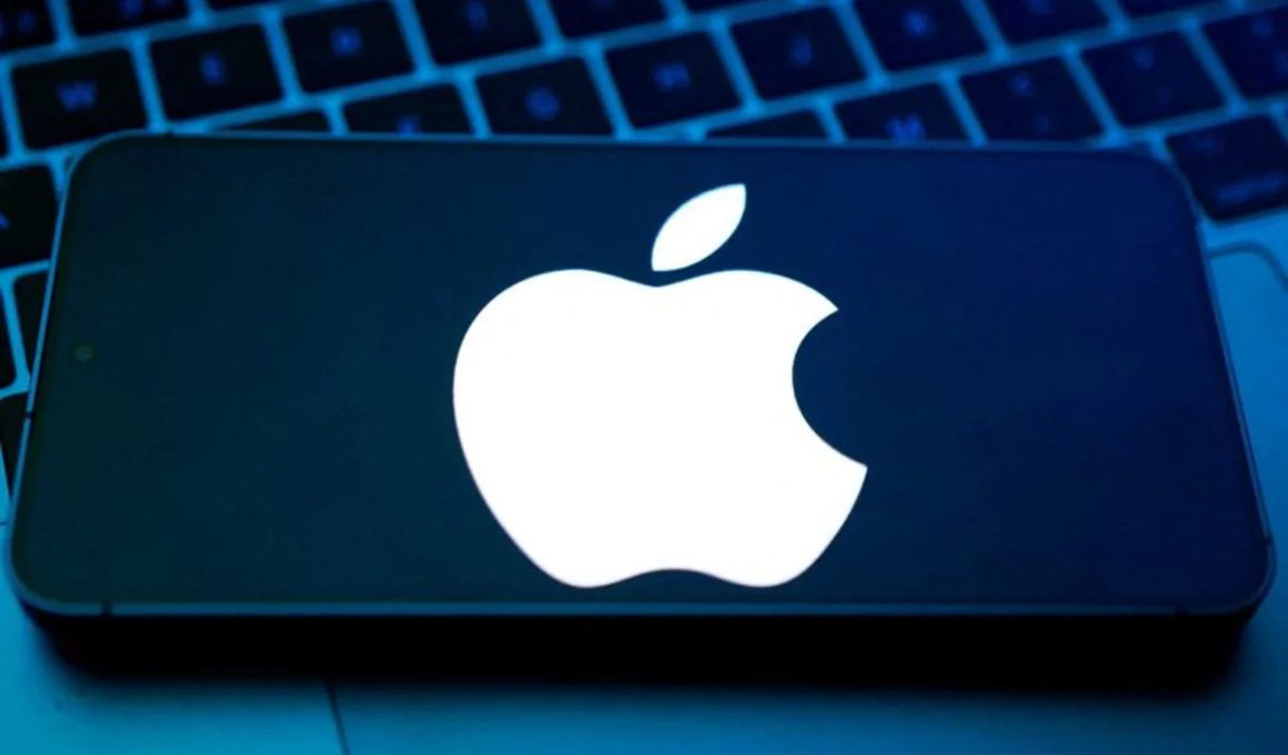 Apple Faces $2.7 Billion UK Suit Over Unfair App Tracking
