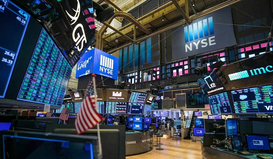Tech Stocks Slip as AI Executives Urge Slowdown
