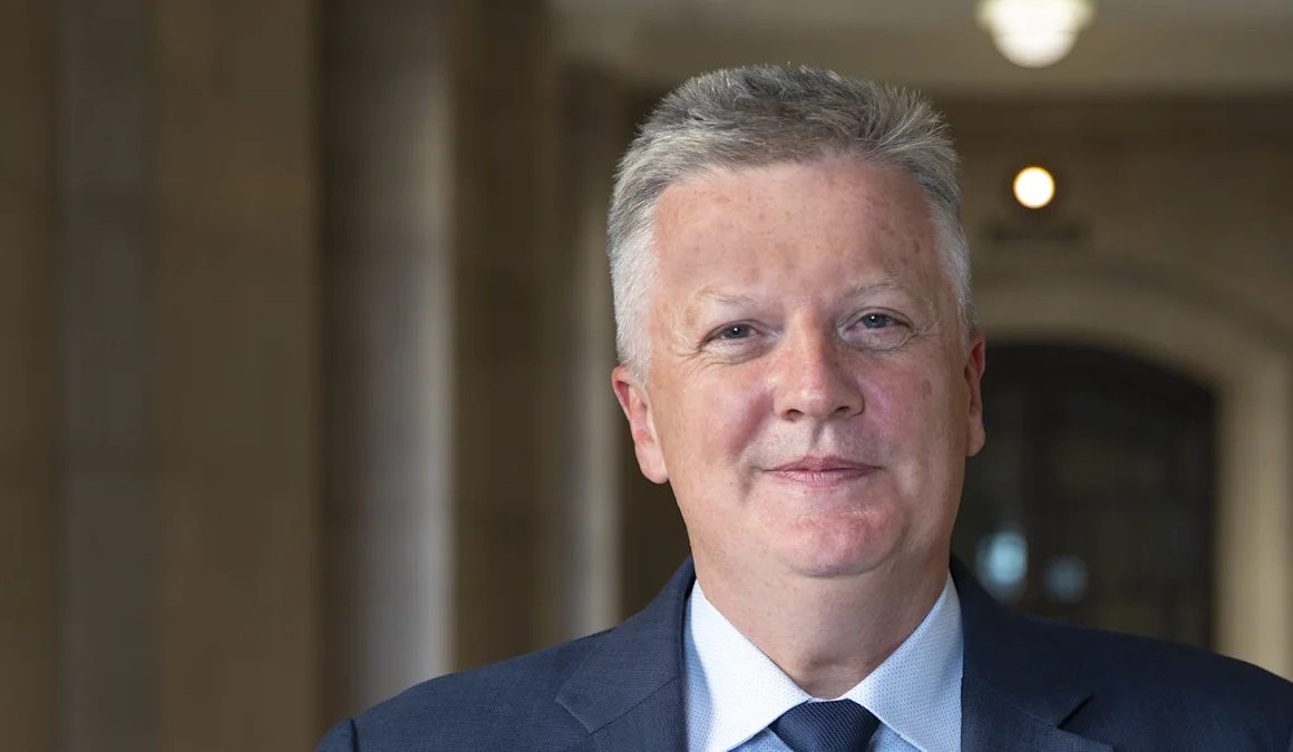 Bank of England Chief Economist Urges Prompt Rate Rise