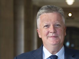 Bank of England Chief Economist Urges Prompt Rate Rise