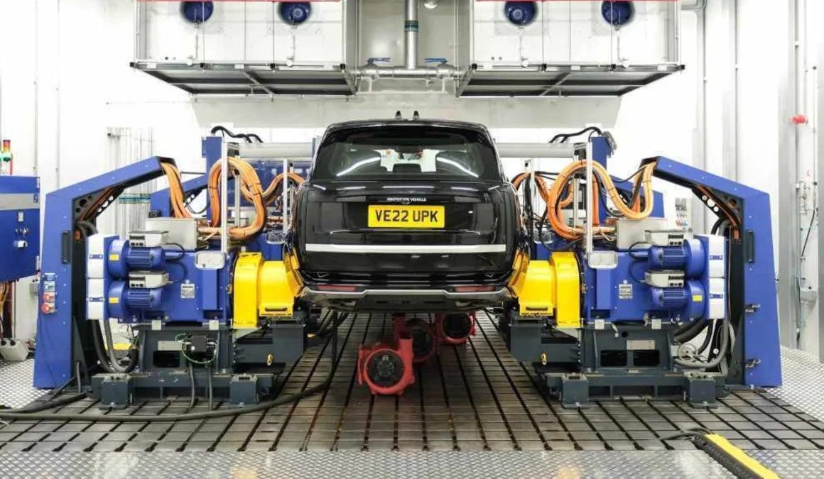 UK Business Activity Slows to Three-Month Low Amid Iran War Inflation