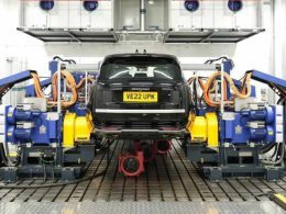 UK Business Activity Slows to Three-Month Low Amid Iran War Inflation