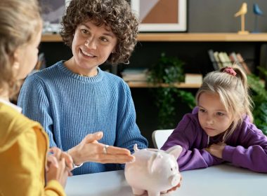 Teenagers Believe Parents Avoid Money Talks Due to Anxiety