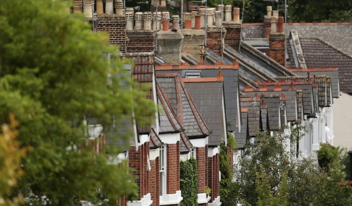 Mortgage Rate Rises Expected to Deliver Fresh Blow to UK Homeowners